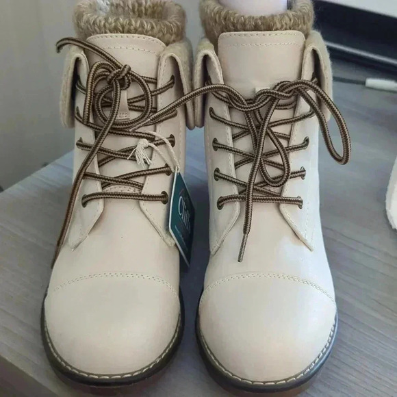 Women's Duena Booties - Picture 2 of 10